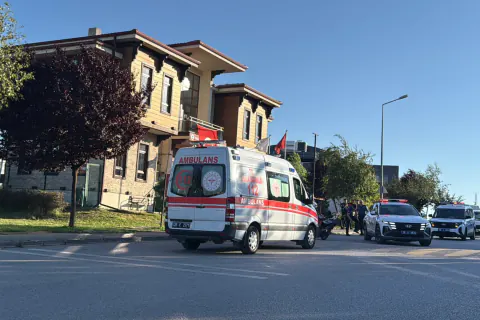 Eskişehir Odunpazarı'nda Bıçaklı Kavga: İzinli Polisin Müdahalesi Facianın Önüne Geçti
