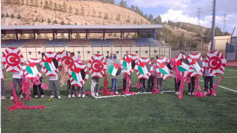 Gümüşhane'den Gazze'ye barış mesajı: "Uçurtmalar Vurulmasın, Gökyüzü Çocuklara Kalsın"