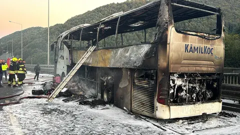 Bolu Dağı Tüneli Viyadükleri'nde yolcu otobüsü yandı: Şoförün aklı başı felaketi önledi