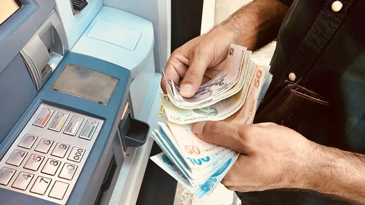 Emeklilere zam teklifi Meclis'e geldi: En düşük maaş 10 bine çekilecek Emeklilere zam teklifi Meclis'e geldi: En düşük maaş 10 bine çekilecek