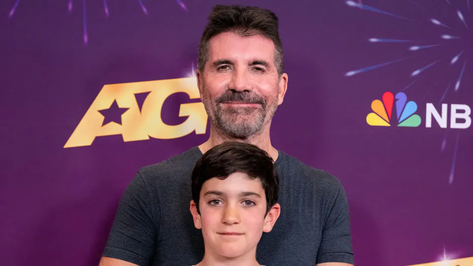 Simon Cowell 67. doğum gününü oğlu Eric'in büyümüş haliyle kutladı görseli