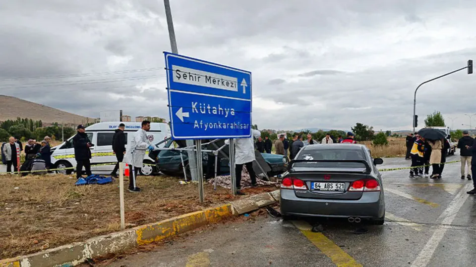 Kütahya Altıntaş'ta çarpışma: 2 ölü, 3 yaralı görseli