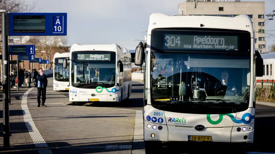 Hollanda'da Toplu Taşıma Krizi: Dev Şirketlere Ağır Para Cezaları görseli