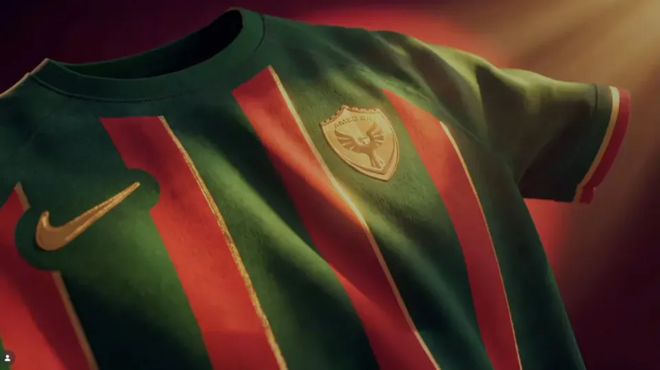 Amedspor Yeni Formasında 8 İle Yer Aldı: Siirtli Taraftarlardan Tepki görseli