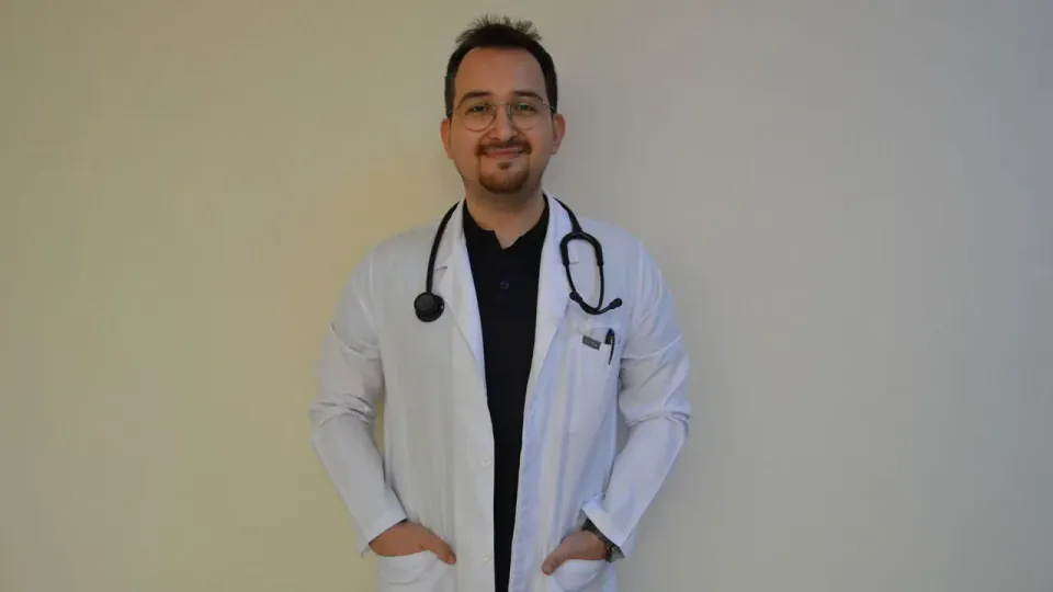 Uşak Eğitim ve Araştırma Hastanesi'ne İki Yeni İç Hastalıkları Uzmanı Görev Başladı görseli