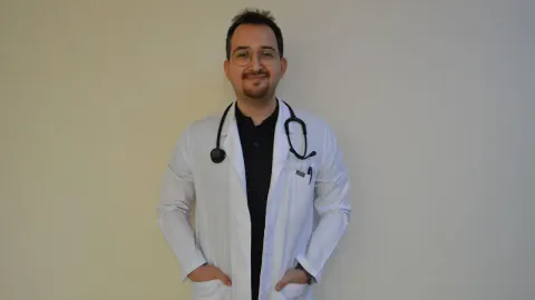 Uşak Eğitim ve Araştırma Hastanesi'ne İki Yeni İç Hastalıkları Uzmanı Görev Başladı