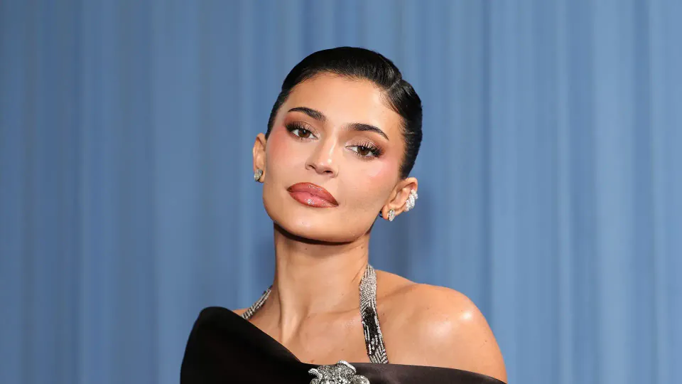 Kylie Jenner Hidden Hills evi 15,3 milyon dolara sattı: İstek fiyatına 5 milyon dolar fark görseli