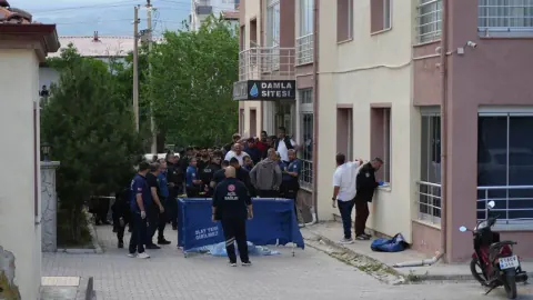 Niğde'de 10. Kattan Düşen Genç Hayatını Kaybetti