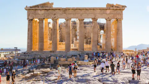 Atina Akropolü'nde Turistlere Bıçaklı Saldırı: 2 lı Yaralı