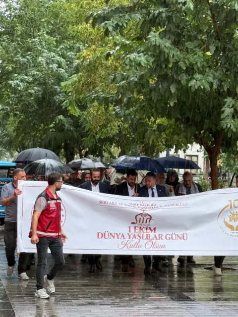 Siirt'te Dünya Yaşlılar Günü: Kortej Yürüyüşü ve Bakım Merkezleri Ziyareti ile Kutlandı