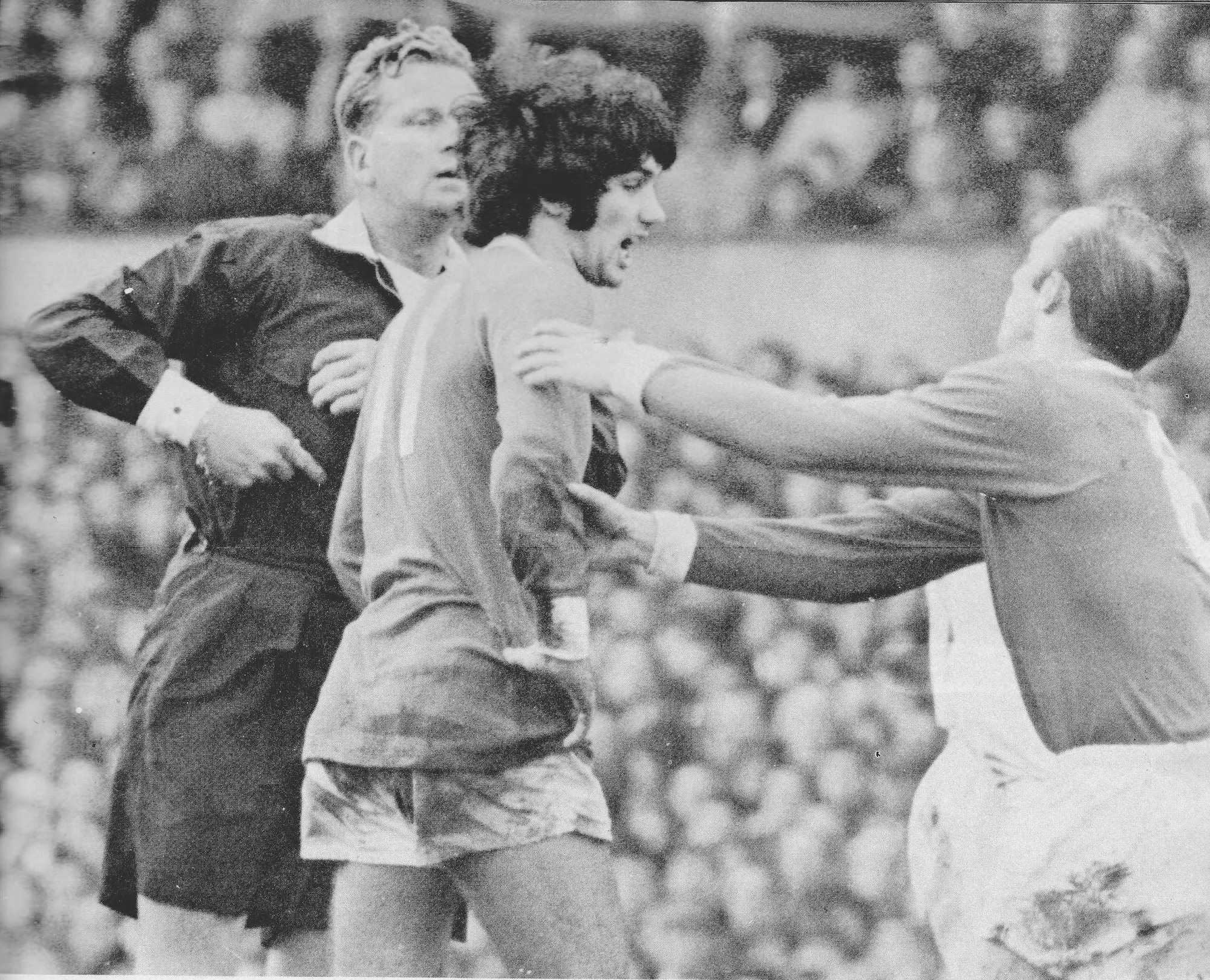 Nobby Stiles'da Şok Rapor: Beyin Hasarının Nedeni Kafa Topları Nobby Stiles'da Şok Rapor: Beyin Hasarının Nedeni Kafa Topları