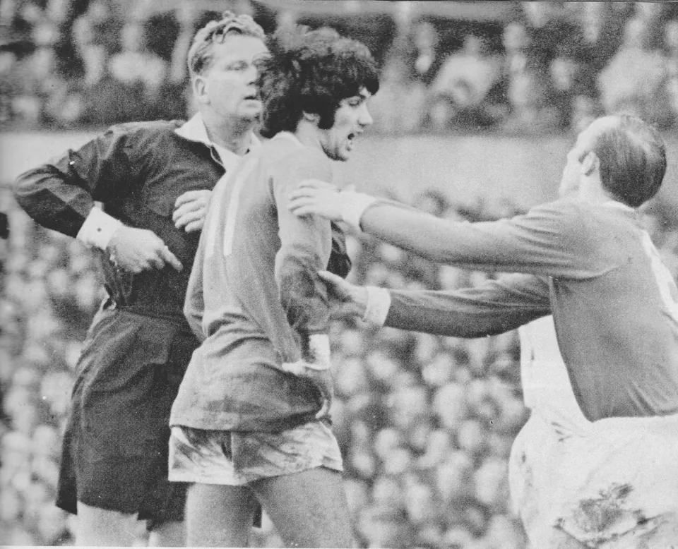 Nobby Stiles'da Şok Rapor: Beyin Hasarının Nedeni Kafa Topları görseli