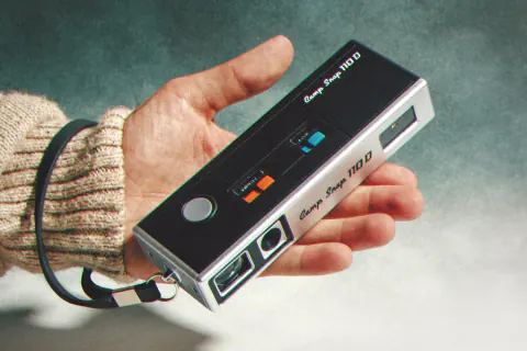 Camp Snap 110D: 70'lerin 110mm film estetiğini dijitale taşıyan ince kamera 75 dolardan ön siparişte