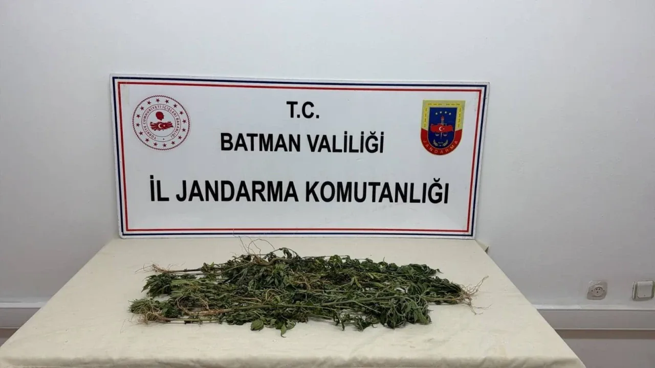 Batman'da Uyuşturucu ve Kaçakçılık Operasyonlarında 63 Şüpheliye İşlem Batman'da Uyuşturucu ve Kaçakçılık Operasyonlarında 63 Şüpheliye İşlem