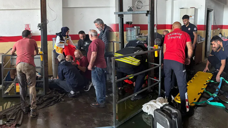 Erzincan'da sanayi asansörü düştü: 1 işçi ağır yaralı görseli