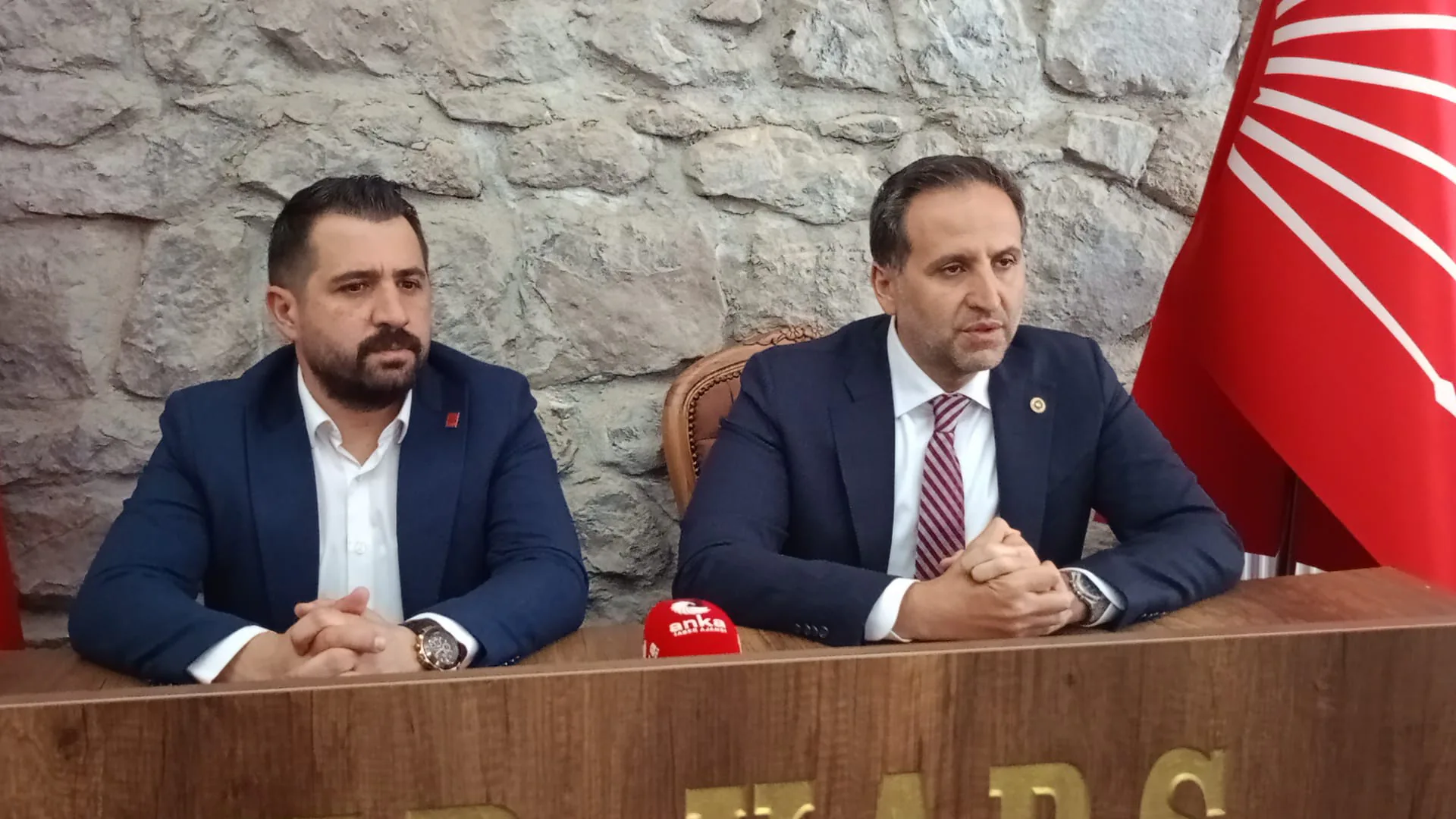 Ardahan Valisi ve Kars Milletvekili Arasında 'Tayt' Gerginliği: Tartışmanın Detayları Ardahan Valisi ve Kars Milletvekili Arasında 'Tayt' Gerginliği: Tartışmanın Detayları