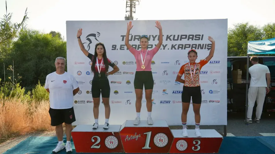Alanya Mevlüt Çavuşoğlu Spor Lisesi'nden Türkiye Şampiyonu: Yağmur Ecrin Çolakoğlu zirvede görseli