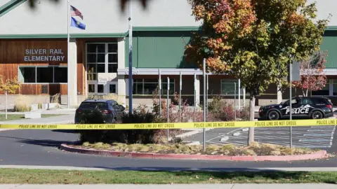 Oregon'da İlkokul Silahlı Saldırı İddiaları: Polis Operasyonu Devam Ediyor, Resmi Açıklama Bekleniyor