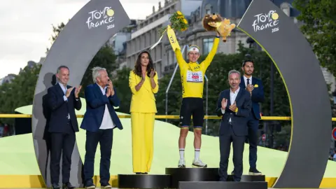 Tadej Pogacar Tarih Yazdı: Tour de France'de 5. Şampiyonluk Rekorunu Paylaştı