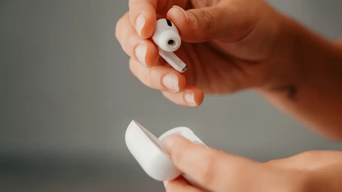 Apple'dan Devrimsel Hamle: Kameralı AirPods 2027'de Geliyor Apple'dan Devrimsel Hamle: Kameralı AirPods 2027'de Geliyor