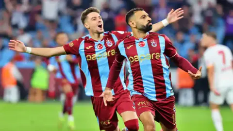 Trabzonspor, Galatasaray'ı 4-0 yendi: Mohamed Salah hat-trick yaptı