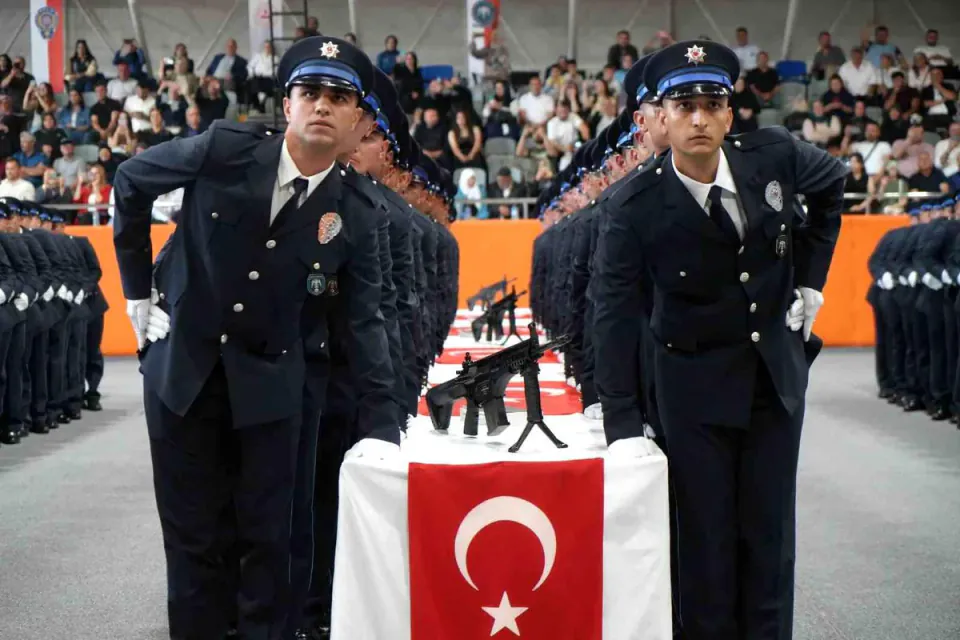 Bayburt POMEM'de Mezuniyet Heyecanı: 342 Yeni Polis Göreve Hazır görseli