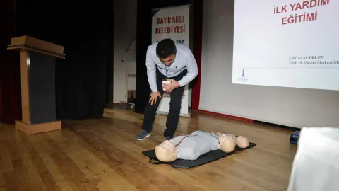 Bayraklı ve Büyükşehir'den ücretsiz ilk yardım eğitimi: 'Doğru müdahale hayat kurtarır'