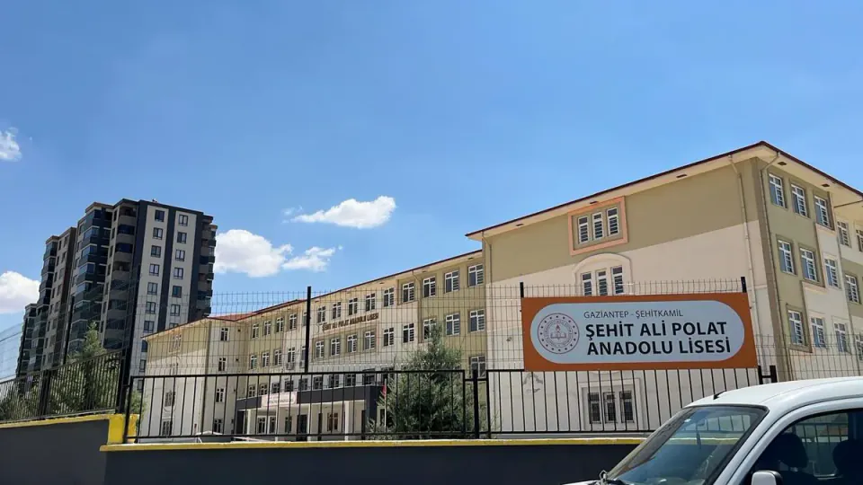 Gaziantep'te Karne Günü Dehşeti: Okul Arkadaşını Bıçaklayıp Kaçan Öğrenci Yakalandı görseli