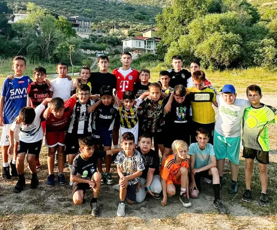 Marmara Adaları'nda Gençler İçin Yeni Kural: Sentetik Çim Sahaya Giriş Yasaklandı görseli