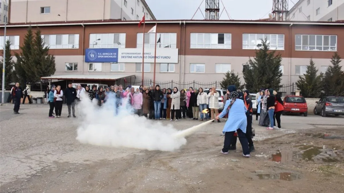Destine Hatun ve Bacım Sultan Yurtlarında Afet Farkındalık Eğitimi ile Tahliye Tatbikatı Düzenlendi Destine Hatun ve Bacım Sultan Yurtlarında Afet Farkındalık Eğitimi ile Tahliye Tatbikatı Düzenlendi