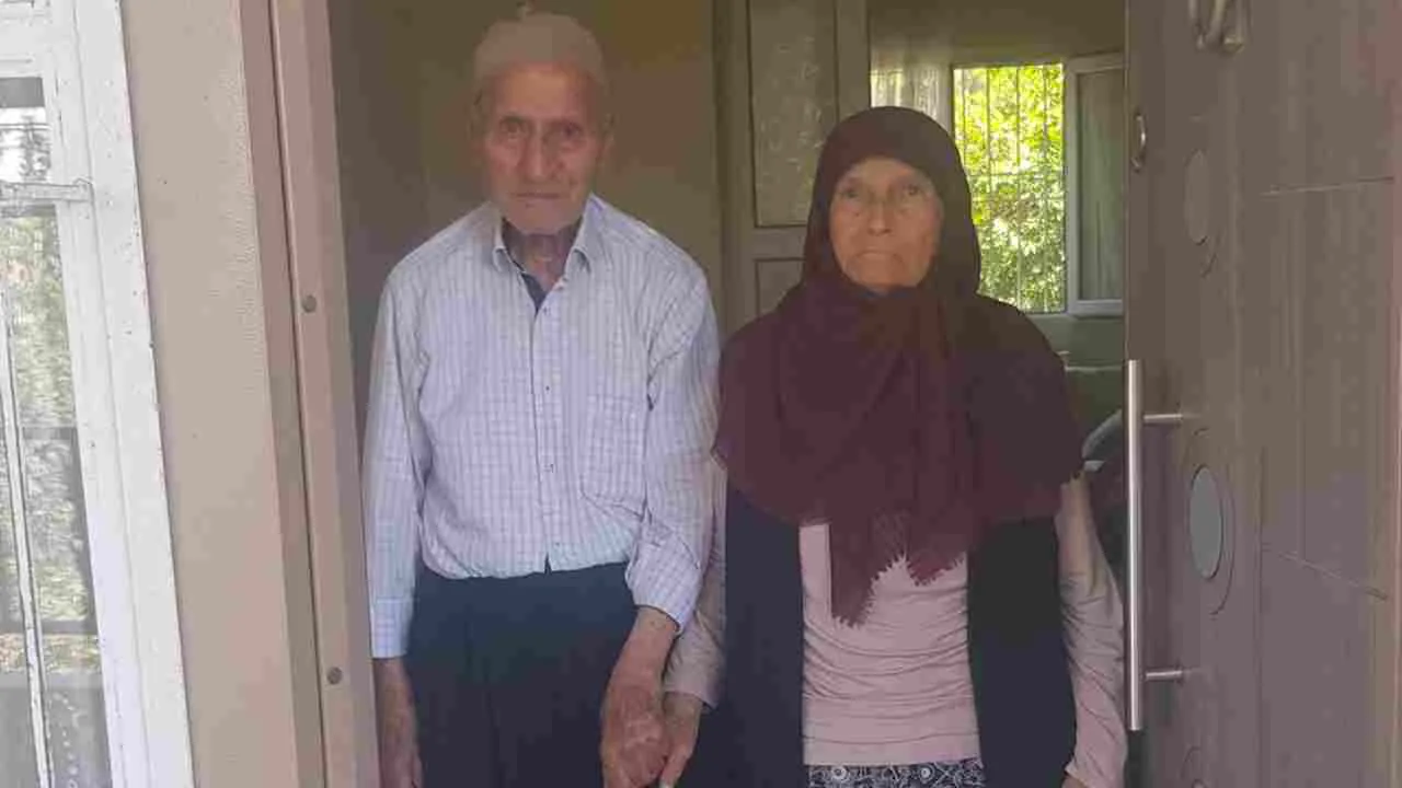 Gaziantep'te 100 ve 103 Yaşındaki Çiftin Sağlıklı Yaşam Sırrı Gaziantep'te 100 ve 103 Yaşındaki Çiftin Sağlıklı Yaşam Sırrı