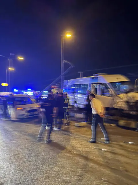 Bartın Toptancılar Sitesi Kavşağı'nda Çoklu Araç Kazası: 5 Yaralı