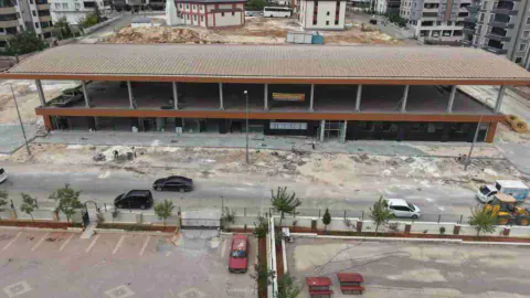Gaziantep Şehitkamil'de 3 Bin 650 Metrekarelik Modern Semt Pazarı Hızla Oluşuyor