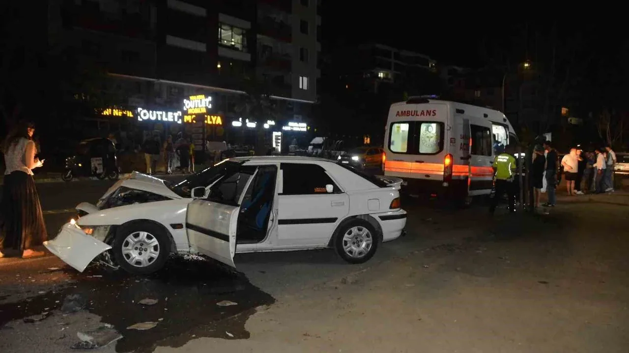 Ordu'da Ünye'de Zincirleme Trafik Kazası: 4 Yaralı Ordu'da Ünye'de Zincirleme Trafik Kazası: 4 Yaralı