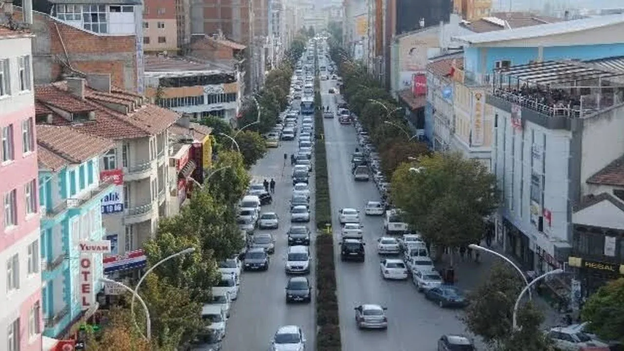 Çorum Hitit Fuarı İçin Gazi Caddesi Trafiğe Kapatılıyor Çorum Hitit Fuarı İçin Gazi Caddesi Trafiğe Kapatılıyor