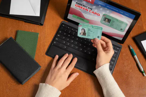 ABD'de Göçmenlere 'Kamu Yükü' Engeli: Green Card Kuralları Sertleşiyor ABD'de Göçmenlere 'Kamu Yükü' Engeli: Green Card Kuralları Sertleşiyor