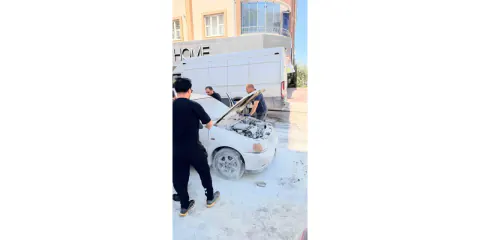 Van Tuşba'da Korkutan Yangın: Seyir Halindeki Otomobil Alev Aldı