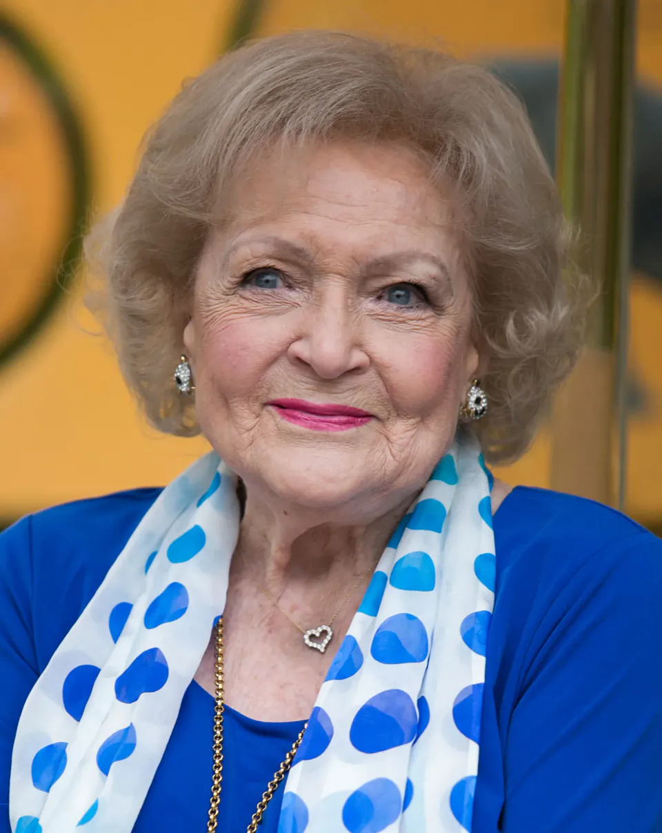 Televizyonun Öncü İsmi Betty White: Bir Kariyer Retrospektifi ve Kültürel Miras görseli