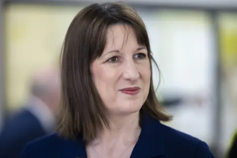 İngiltere'de Tasarruf Hesaplarına Vergi Şoku: Rachel Reeves'den ISA Hamlesi