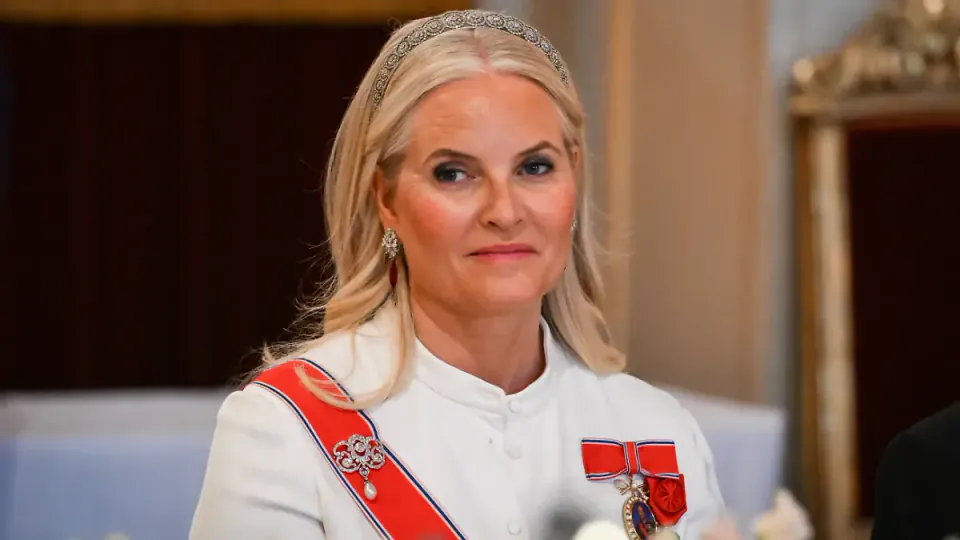 Norveç Kraliçesi Mette-Marit'in Uygunluğunda Yarı Yarıya Bölünme: %38 'Uygun Değil' görseli