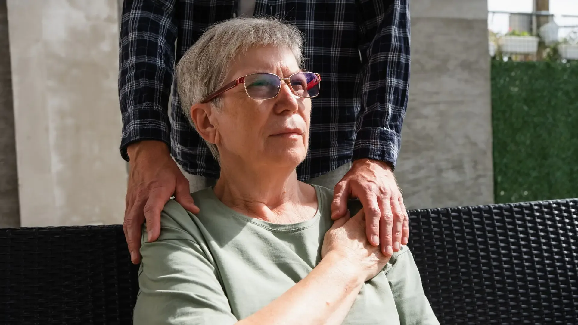 Alzheimer Hastalığında Erken Belirtiler ve Yas Süreci: Bir Psikoloğun Anlatımı Alzheimer Hastalığında Erken Belirtiler ve Yas Süreci: Bir Psikoloğun Anlatımı