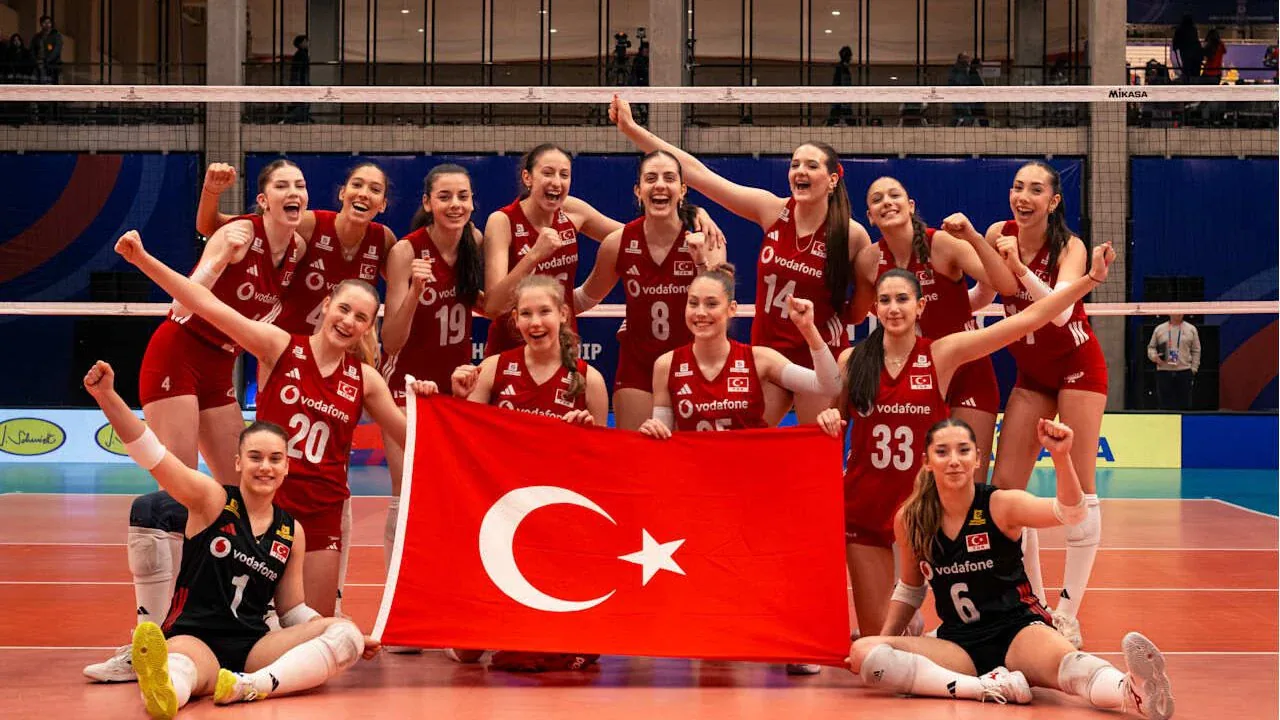 Filenin Genç Sultanları Çekya'yı Devirdi: Dünya Şampiyonası'nda 3. Galibiyet Filenin Genç Sultanları Çekya'yı Devirdi: Dünya Şampiyonası'nda 3. Galibiyet