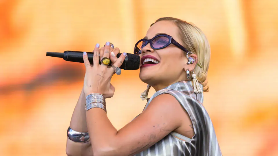 Rita Ora'dan Isle of Wight Festivali'nde İddialı Sahne Şıklığı görseli