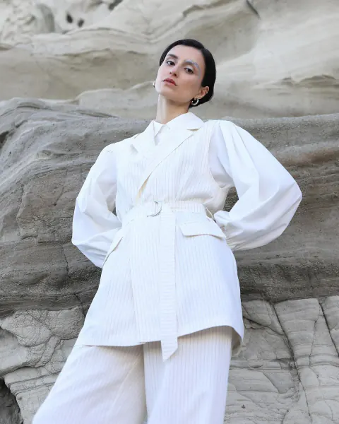 Klasik Şıklığın Dönüşü: Pantolon Askıları Moda Dünyasında Yükselişte