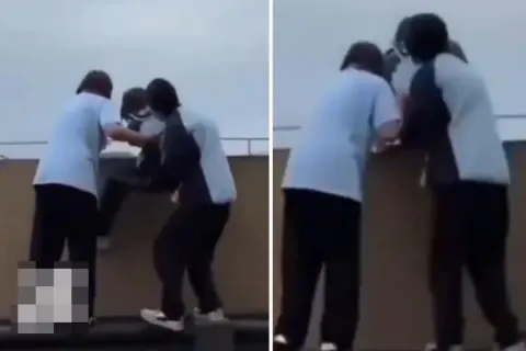 Çin'de Okul Çatısında Dehşet: Öğrencilerin Saldırısını Öğretmen Durdurdu