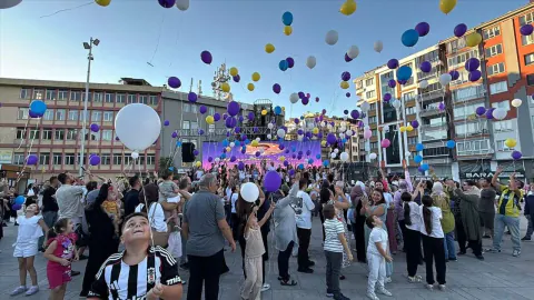 Afyonkarahisar'da lösemi yenen Gülsüm Efsa için gökyüzüne balonlar uçuruldu