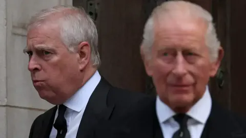 Kraliyet'te Epstein Depremi: Andrew Mountbatten-Windsor Gözaltına Alındı