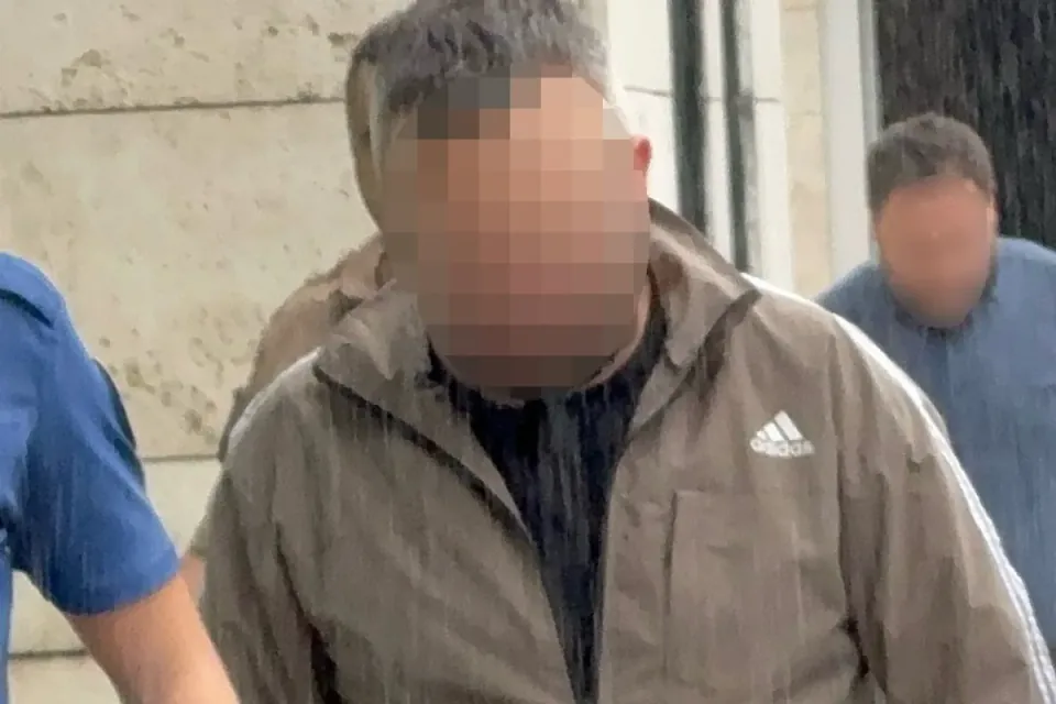 Samsun'da ev ardiyesinde 2 tabanca ve 1 tüfek ele geçirildi: 1 tutuklama görseli