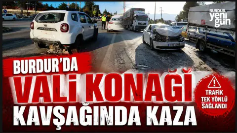 Burdur Vali Konağı Kavşağı'nda Kaza: Otomobil Sürücüsü Araçta Sıkıştı