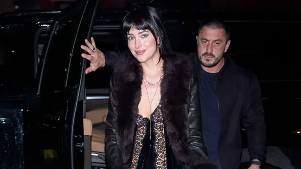 Dakota Johnson ve Machine Gun Kelly birlikte göründü: Yeni aşk dedikoduları görseli